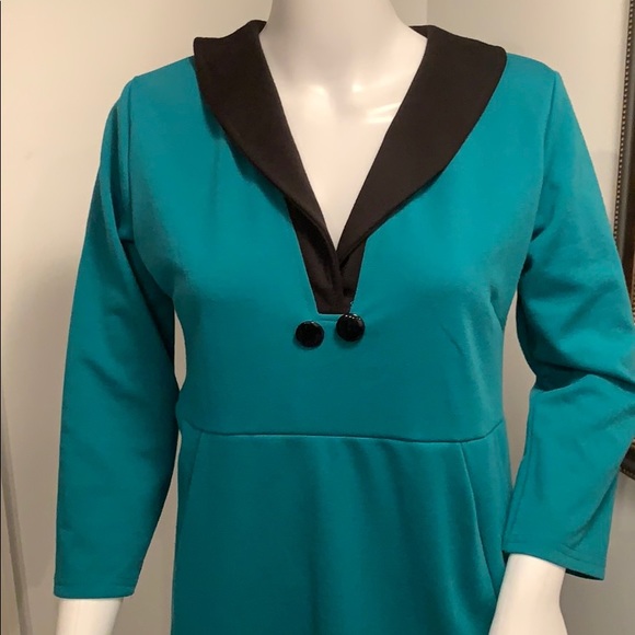 GUANGZHOU DRESS GREEN & BLACK ANGLED BUTTON L - Picture 3 of 7